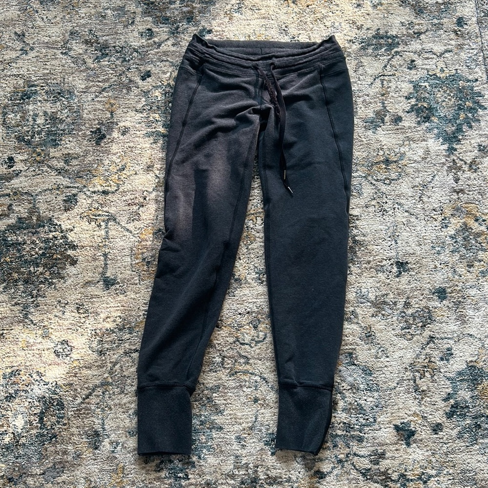 Soft lululemon jogger pants